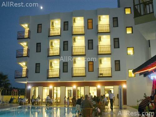 Riverside Hotel 24